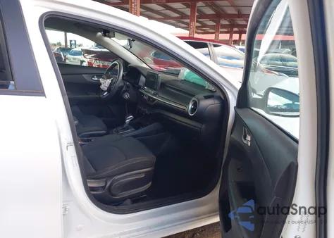 2021 Kia Forte Lxs z USA, uszkodzony, nr VIN 3KPF24AD8ME293270